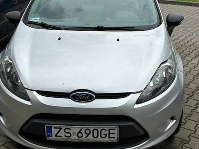 Używany Ford Fiesta 95 KM (69 kW) 2010 Srebrny Hatchback