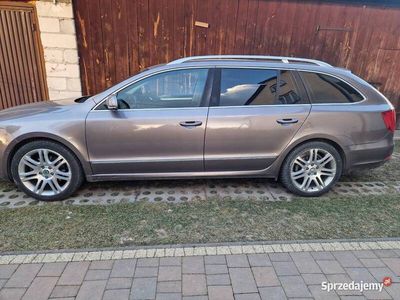 Używany Skoda Superb 140 KM (102 kW) 2012 Brązowy Kombi