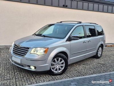 Srebrny Używany 2010 Chrysler Grand Voyager Minivan | 28 900 zł