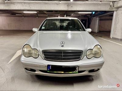 Srebrny Używany 2003 Mercedes C220 Sedan/Limuzyna | 9500 zł