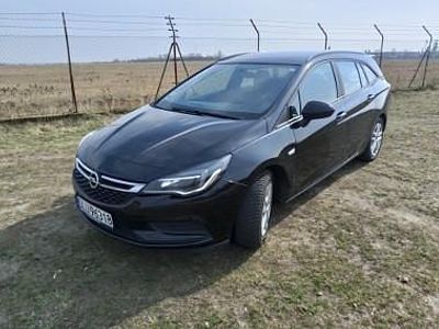 Używany Opel Astra 110 KM (80 kW) 2017 Czarny Kombi