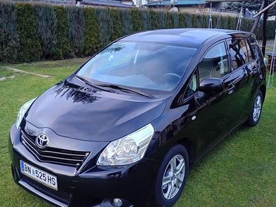 Czarny Używany 2010 Toyota Verso Minivan | 33 000 zł (Dość drogi)