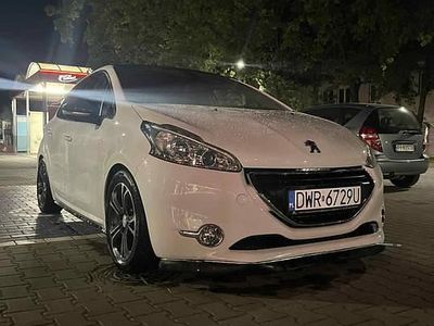 Biały Używany 2014 Peugeot 208 Hatchback | 17 200 zł (Dość drogi)