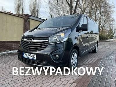 Używany Opel Vivaro 125 KM (91 kW) 2016 Czarny Minivan