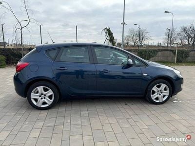 używany Opel Astra 1,4 benzyna 140 km, niski przebieg