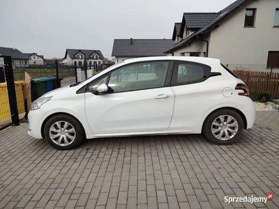 używany Peugeot 208 1.2 benzyna | dotykowy ekran | nowy rozrząd