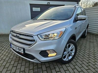 Srebrny Używany 2017 Ford Kuga SUV | 48 800 zł (Uczciwa cena)