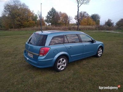 używany Opel Astra Kombi automat panorama 1,9CDI ekonomiczna zadba