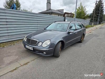 Grafitowy Używany 2005 Mercedes E320 Avantgarde Kombi | 23 000 zł
