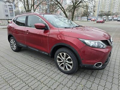 Czerwony Używany 2017 Nissan Qashqai SUV | 44 500 zł (Dobra cena)