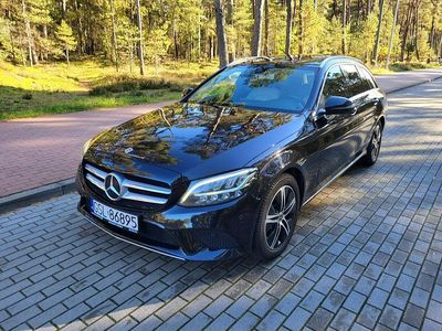 Używany Mercedes C200 160 KM (117 kW) 2019 Czarny (metalik) Kombi