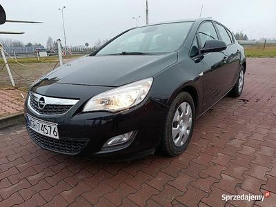 Czarny Używany 2011 Opel Astra Hatchback | 16 000 zł (Uczciwa cena)