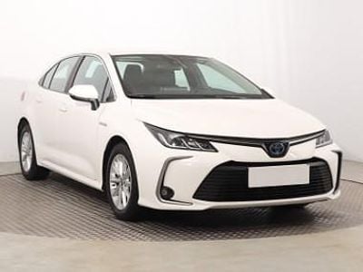 Używany Toyota Corolla 122 KM (89 kW) 2021 Biały Sedan/Limuzyna