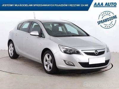 Używany Opel Astra 2010 Srebrny