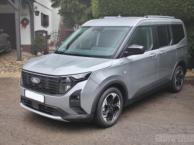 Szary Używany 2024 Ford Tourneo | 74 000 zł