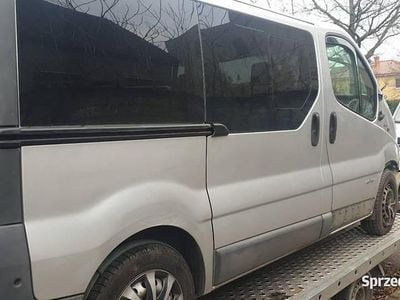 Srebrny Używany 2005 Renault Trafic Minivan | 6500 zł