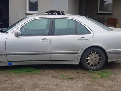 używany Mercedes E320 W210