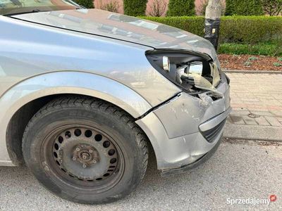 używany Opel Astra uszkodzony