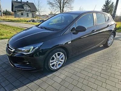 Czarny (metalik) Używany 2017 Opel Astra Hatchback | 36 900 zł (Uczciwa cena)