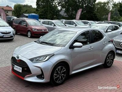 Srebrny Używany 2020 Toyota Yaris Hybrid Hatchback | 68 800 zł (Dość drogi)