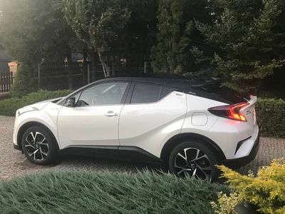 używany Toyota C-HR 1.8 Hybrid Selection 122 KM SUV Biała Perła autom