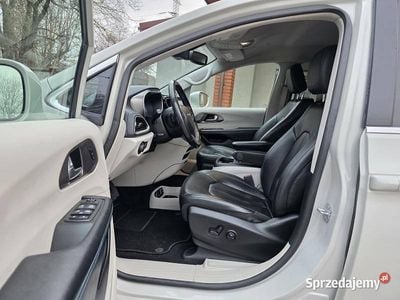 Używany 2021 Chrysler Pacifica Touring | 137 637 zł