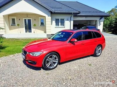 Czerwony Używany 2013 BMW 318 Sport Line Kombi | 34 999 zł