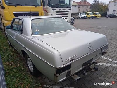 Używany Mercedes W114 1975 Coupe