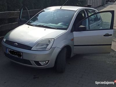 Srebrny Używany 2002 Ford Fiesta Hatchback | 3800 zł