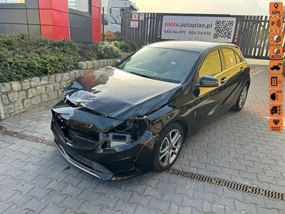 Czarny (metalik) Używany 2017 Mercedes A180 Hatchback | 29 900 zł