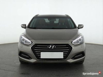 Beżowy Używany 2015 Hyundai i40 Kombi | 44 999 zł (Dość drogi)