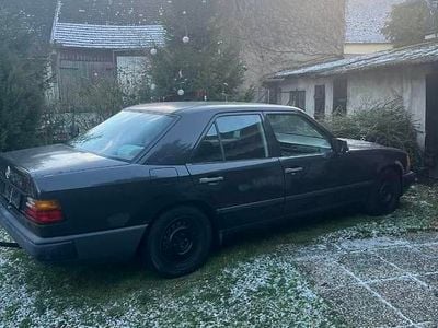 Używany 1986 Mercedes E260 Sedan/Limuzyna | 9999 zł