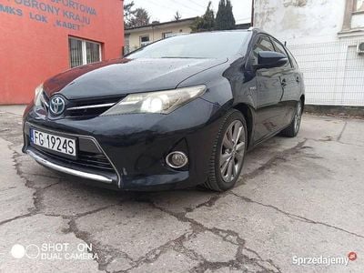 Używany Toyota Auris Hybrid 2014 Czarny Kombi