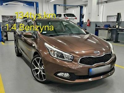 Brązowobeżowy Używany 2013 Kia Ceed Attract Hatchback | 32 900 zł (Uczciwa cena)