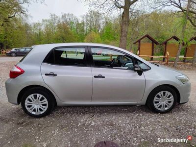 używany Toyota Auris benzyna 1.35 stan bdb okazja