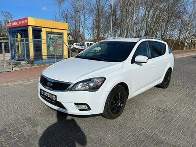 Używany Kia Ceed 125 KM (91 kW) 2010 Biały Hatchback