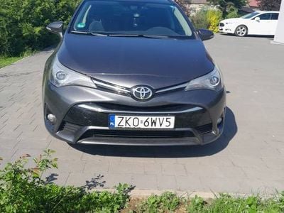 Używany Toyota Avensis 143 KM (105 kW) 2016