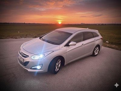 Srebrny Używany 2012 Hyundai i40 Kombi | 22 100 zł (Uczciwa cena)