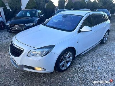 Biały Używany 2012 Opel Insignia Kombi | 22 900 zł (Uczciwa cena)