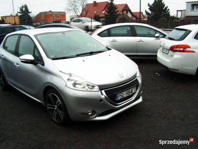 używany Peugeot 208 1,4 HDI 2012 r / navigacja /