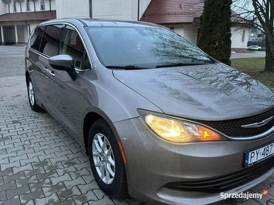 Brązowy Używany 2017 Chrysler Pacifica Sedan/Limuzyna | 61 700 zł (Dość drogi)