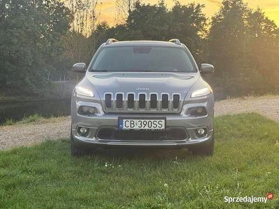 Srebrny Używany 2017 Jeep Cherokee Overland SUV | 67 770 zł (Uczciwa cena)