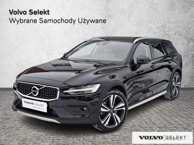 Czarny Używany 2021 Volvo V60 CC Kombi | 149 900 zł (Uczciwa cena)