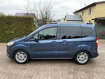 Niebieski Używany 2022 Ford Tourneo Courier Titanium Minivan | 44 900 zł
