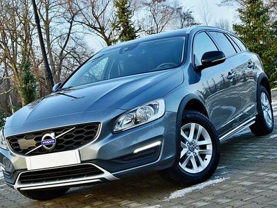 Szary Używany 2017 Volvo V60 CC Kombi | 44 900 zł