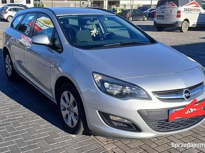 Używany Opel Astra 2015 Srebrny Sedan/Limuzyna