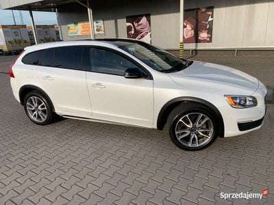 Używany Volvo V60 CC Momentum 2016 Kombi