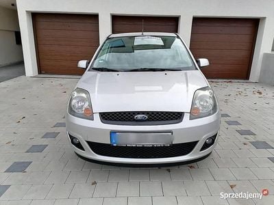 Srebrny Używany 2008 Ford Fiesta Ghia Coupe | 7500 zł (Dobra cena)