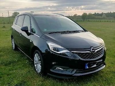 Czarny Używany 2017 Opel Zafira Tourer Innovation Minivan | 51 500 zł