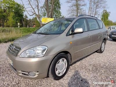Złoty Używany 2001 Toyota Avensis Verso Minivan | 8700 zł